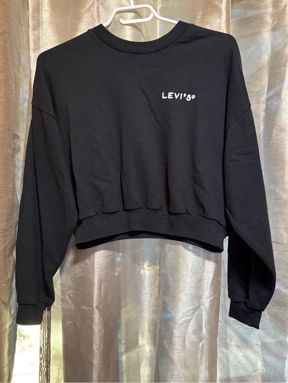 Levi's Black Cropped Crewneck Sweatshirt small